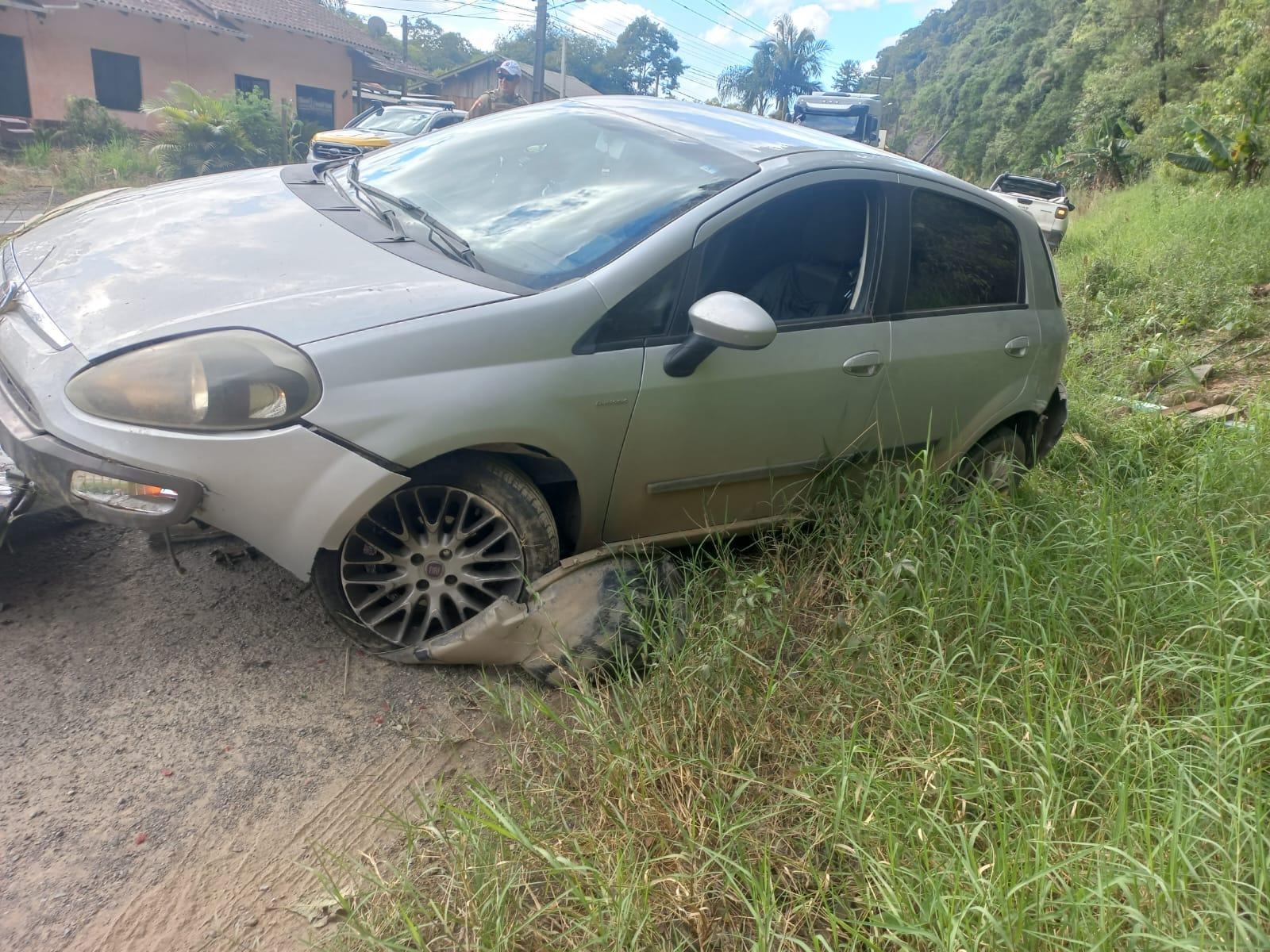  Motorista fica ferida em capotamento na SC-350 em Aurora