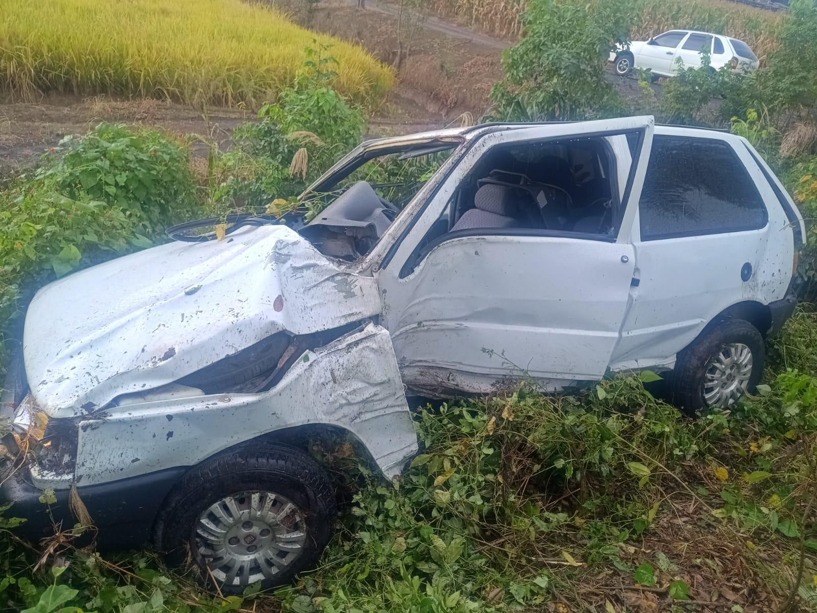 Motorista fica ferido após capotamento na BR-470 em Pouso Redondo