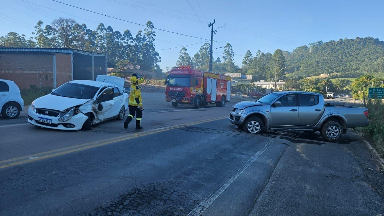 Motorista fica ferido após colisão na SC-350, em Aurora