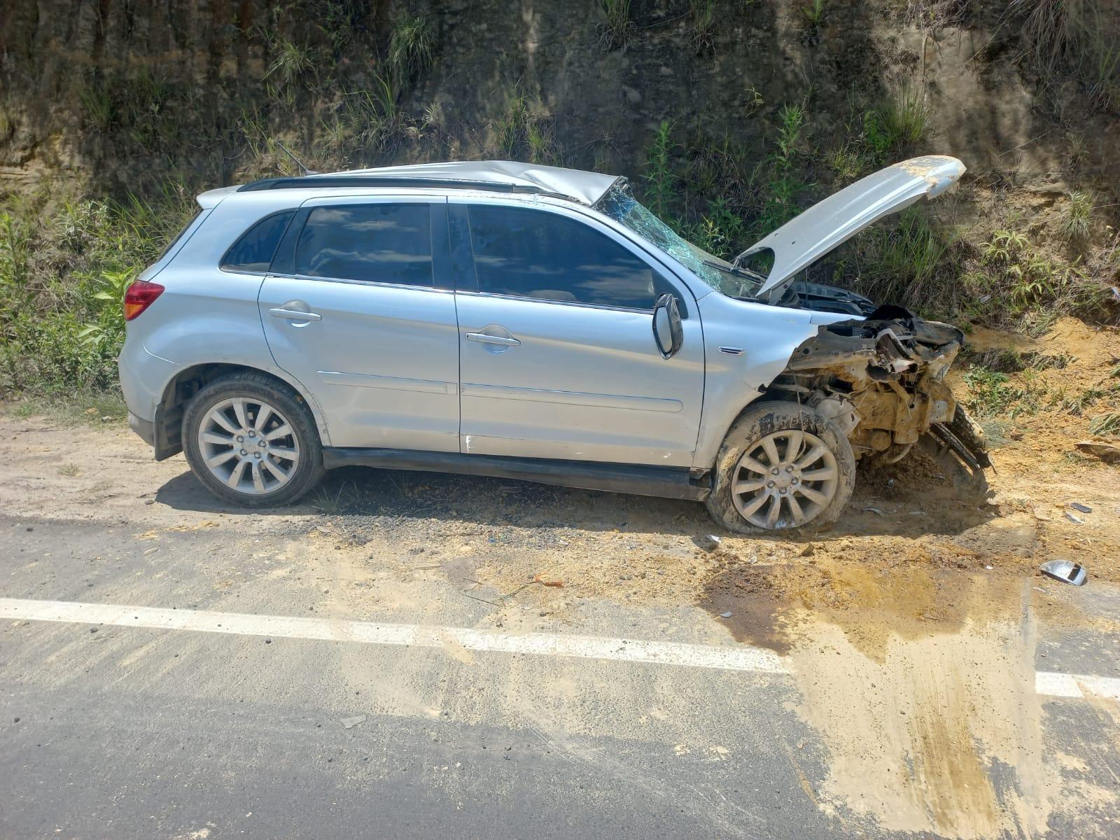 Motorista fica ferido após sair da pista e colidir em barranco na SC-350