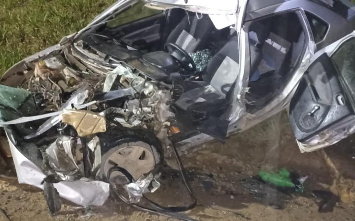  Motorista morre em colisão entre automóvel e caminhão 