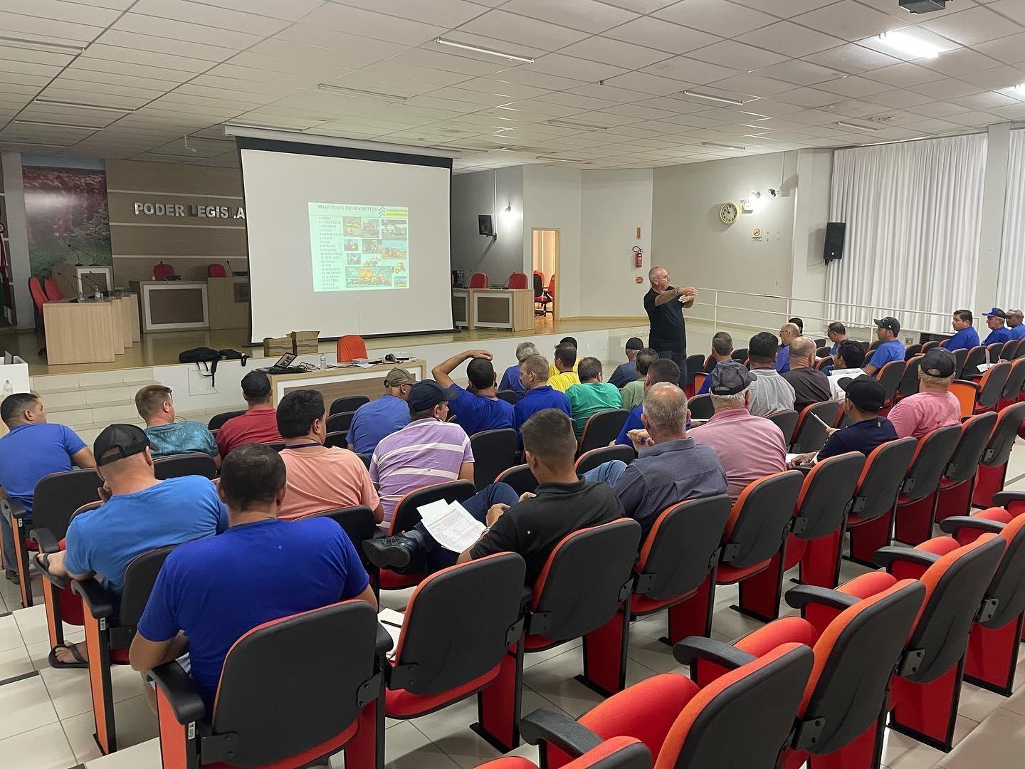 Motoristas do transporte escolar de Ituporanga e da secretaria de urbanismo passam por capacitação