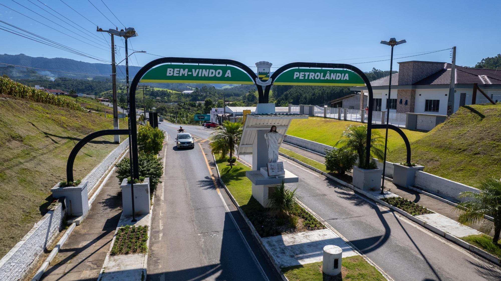 MP firma acordo para garantir atendimento a crianças neurodivergentes em Petrolândia