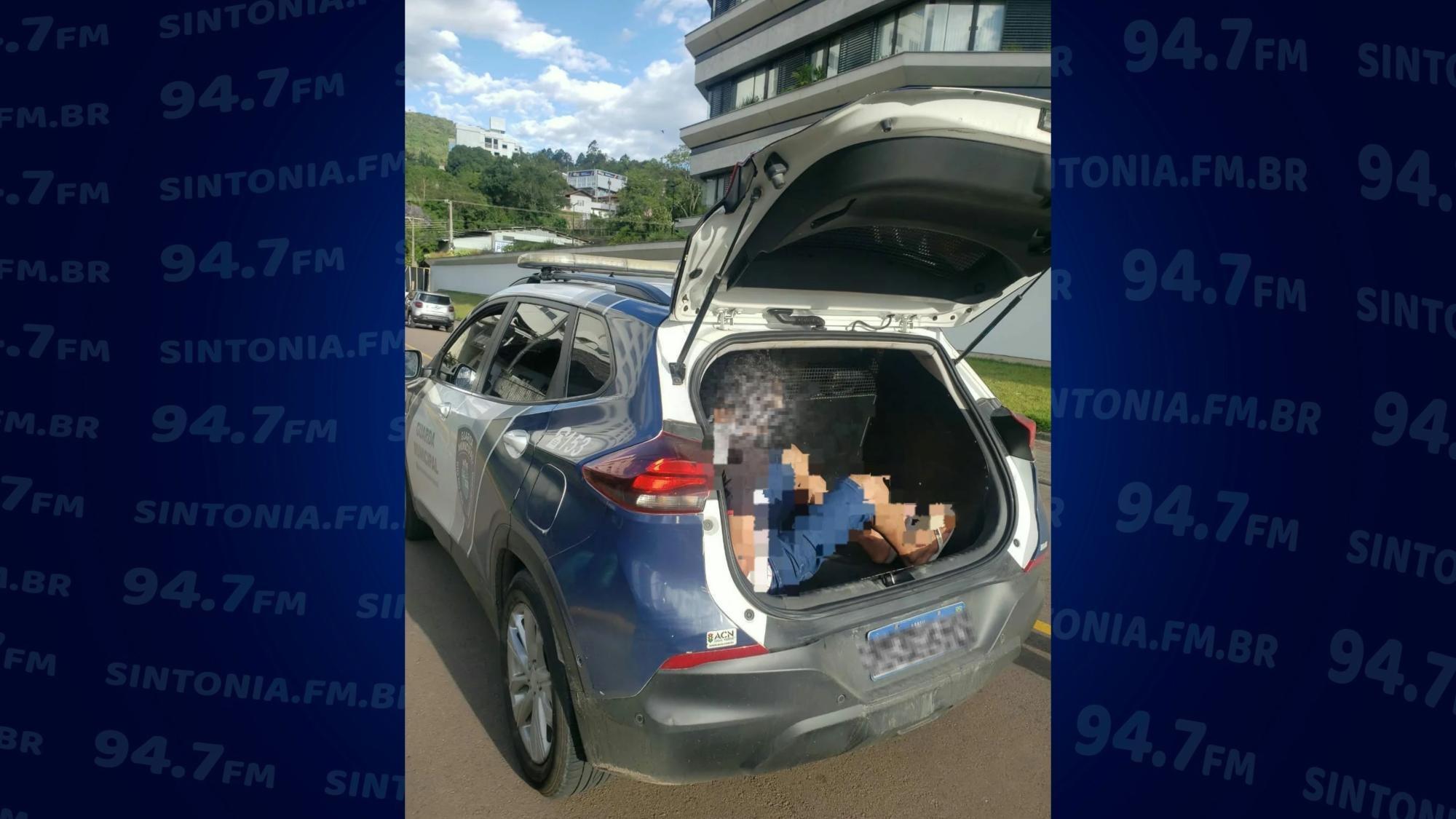 Mulher é agredida com cabo de vassoura durante discussão em Rio do Sul