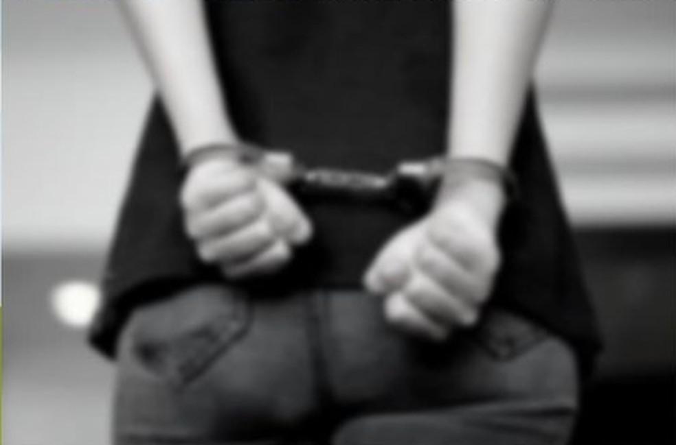 Mulher é presa por dopar e matar marido estrangulado em SC, diz polícia 