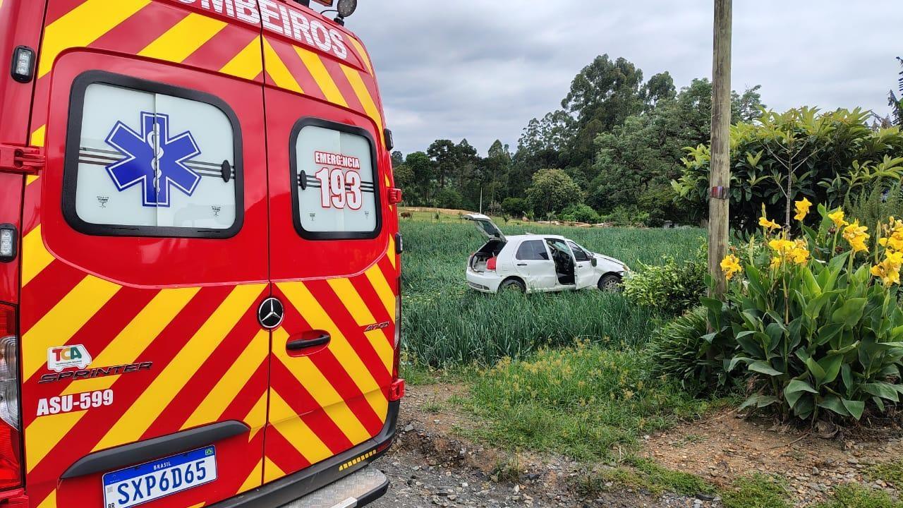 Mulher fica ferida após capotamento na Bela Vista