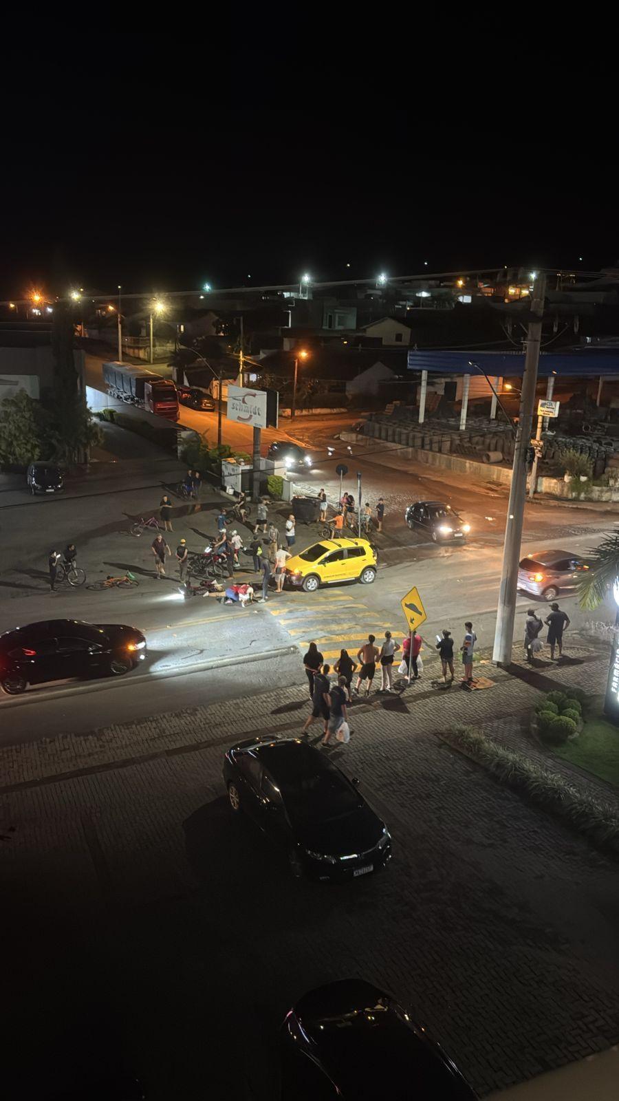 Mulher fica ferida após colisão entre carro e scooter na SC-350 em Ituporanga