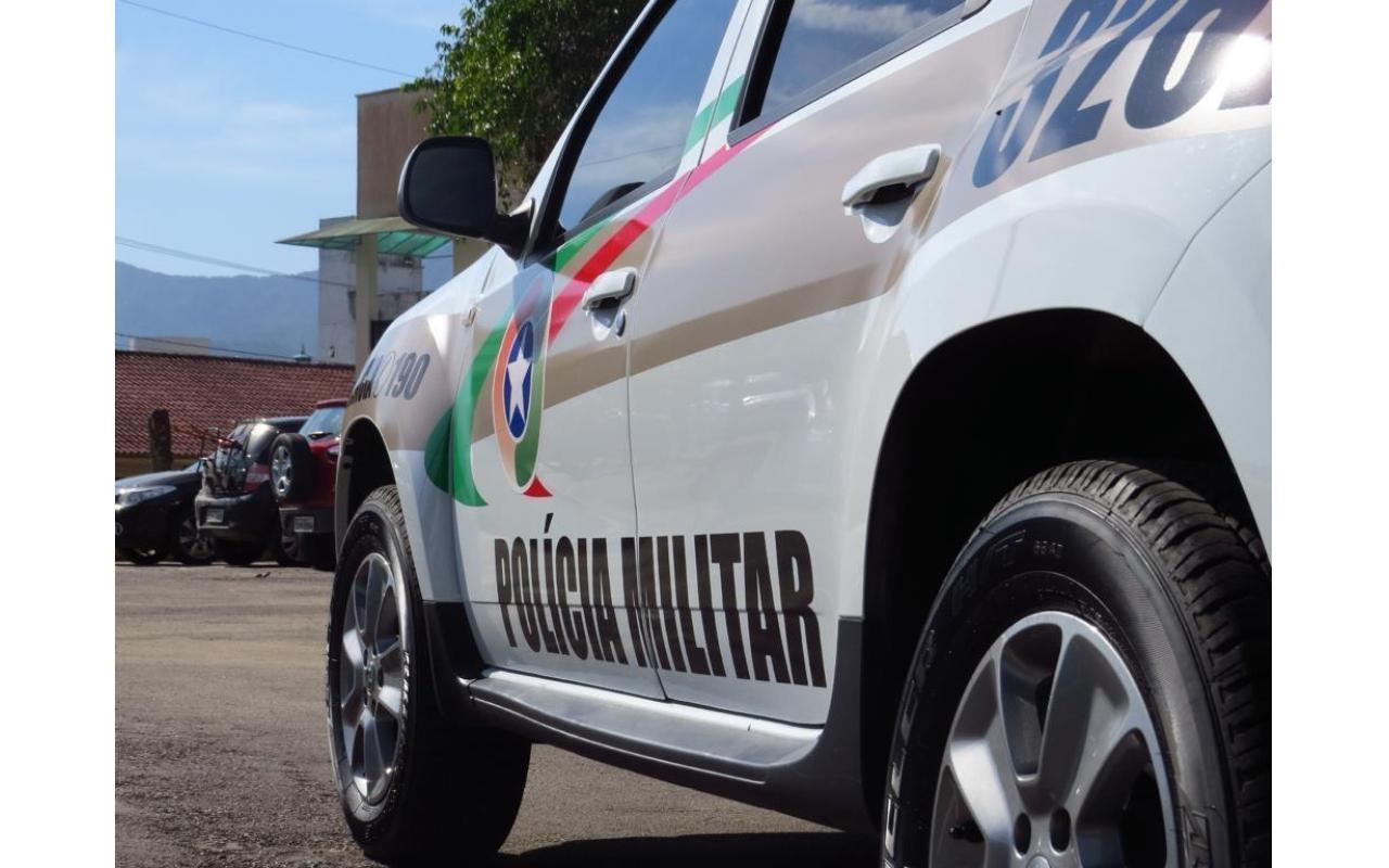 Mulher furta R$ 1,3 mil de dentro de residência em Rio do Sul