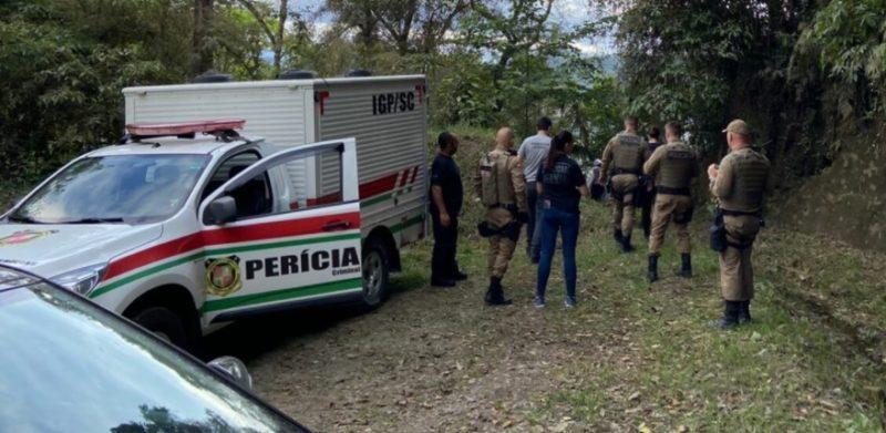 Mulheres achadas mortas na mata em Rio do Sul podem ter se envolvido com tráfico de drogas, diz delegado
