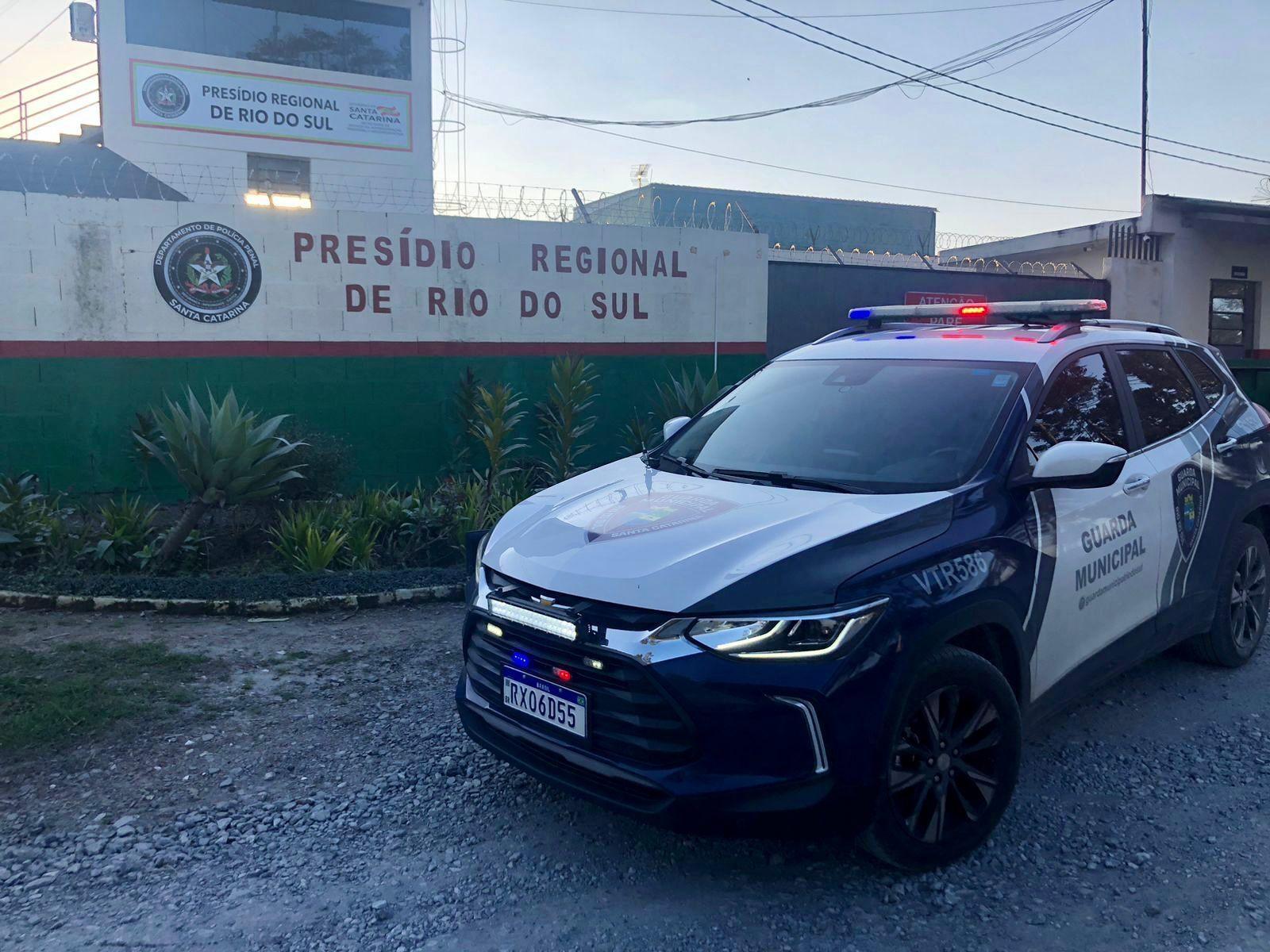 Mulheres brigam, uma fica ferida e a outra foi presa