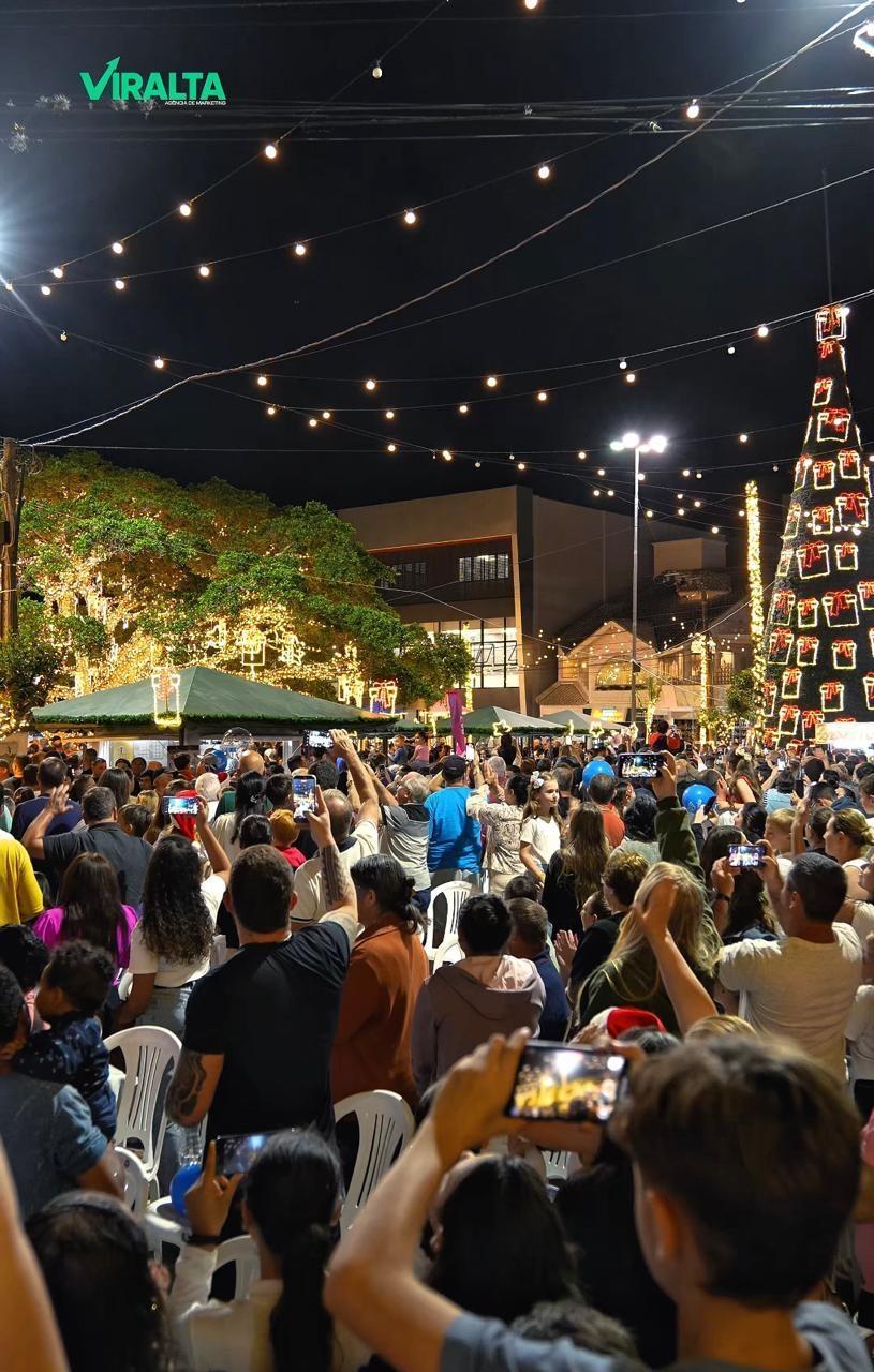 Natal Encantado reúne multidão na Praça da Bandeira em Alfredo Wagner