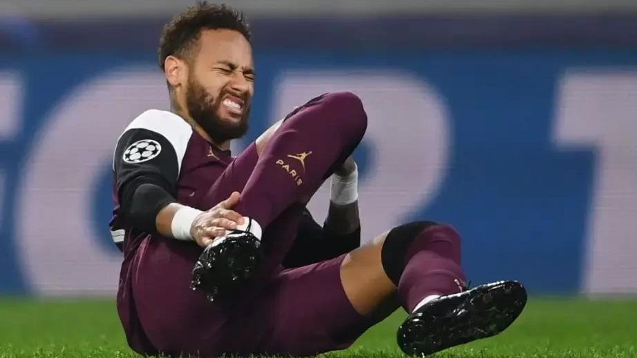 Neymar afastado dos campos 