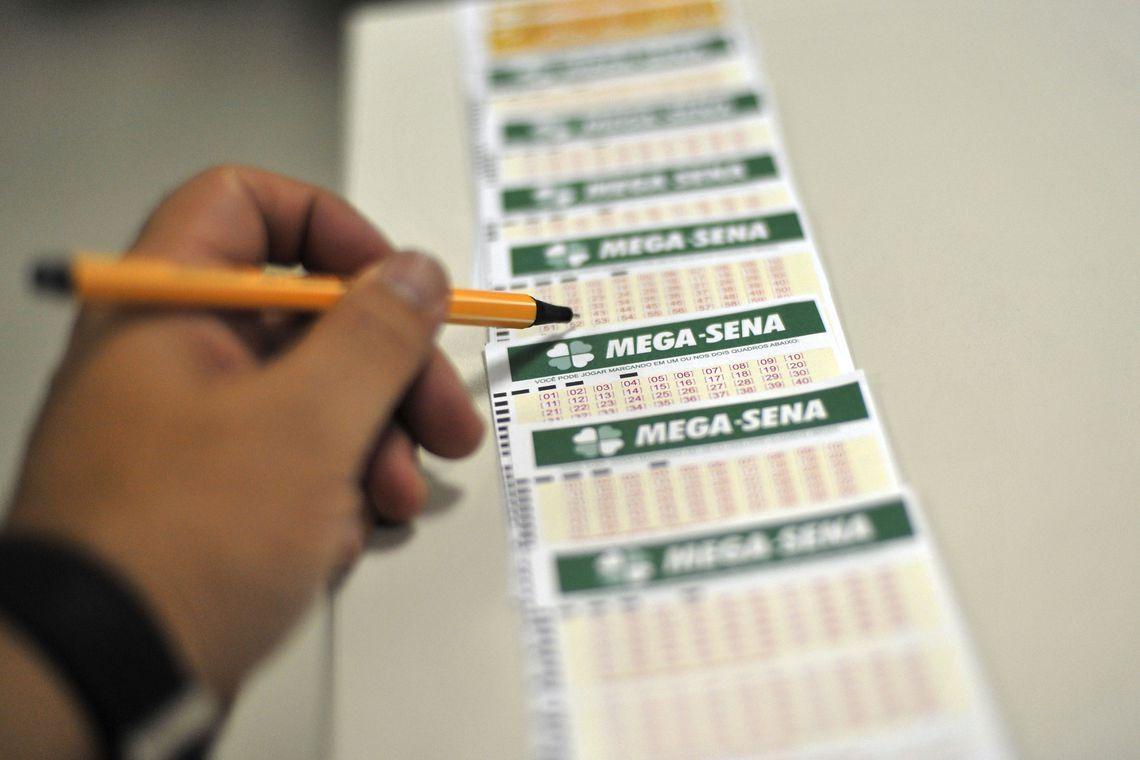 Ninguém acerta a Mega-Sena e prêmio principal acumula em R$ 46 milhões
