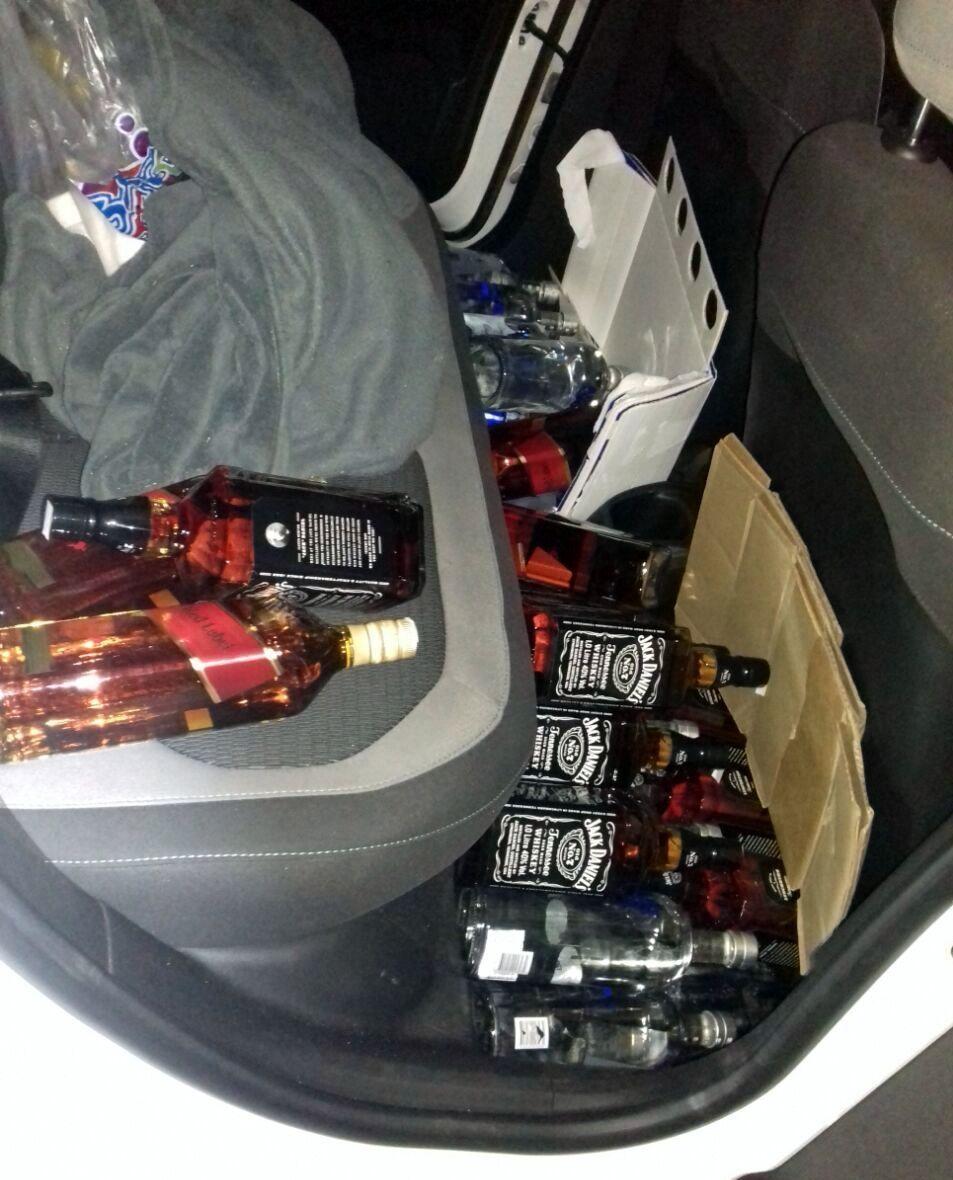 164 garrafas de bebidas importadas são apreendidas na BR 470 em Pouso Redondo 