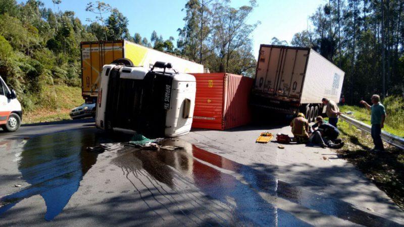 Acidente entre dois caminhões é registrado na BR-470 em Ibirama 