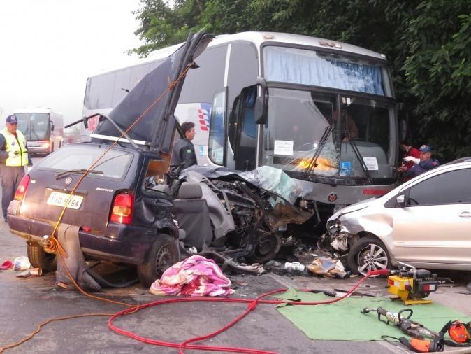 Acidente mata três pessoas na BR-470, em Blumenau