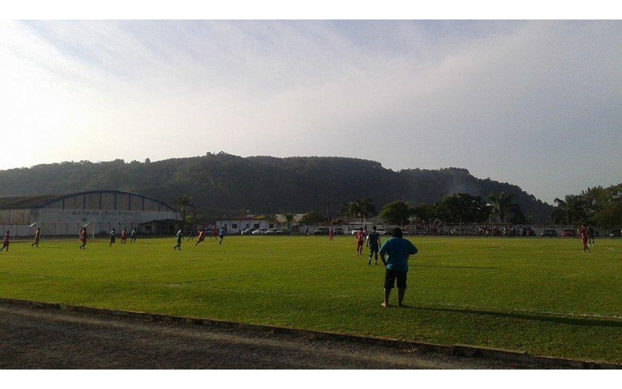 Administração de Ituporanga inicia desmanche de estrutura do Estádio Municipal Antônio Vandresen 