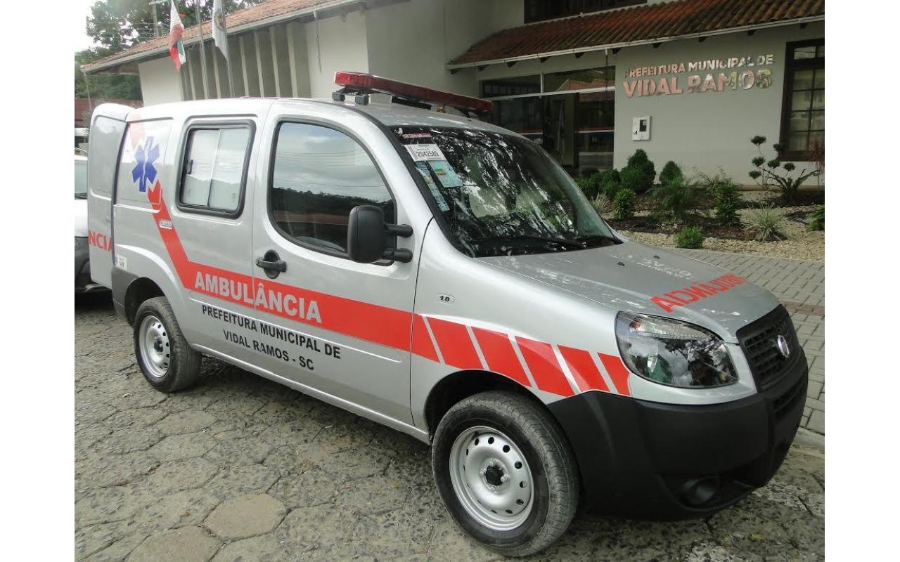 Ambulância é entregue para administração de Vidal Ramos