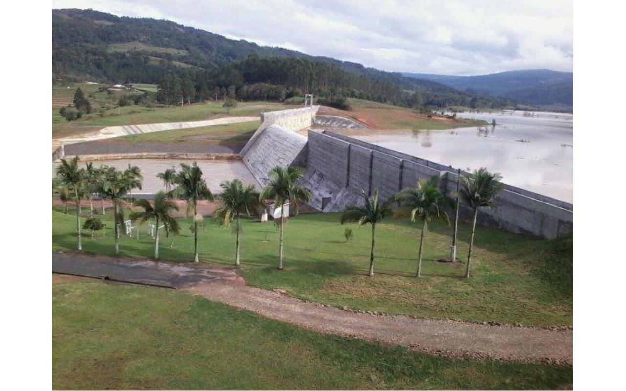 Barragens no Vale do Itajaí diminuem efeito das enchentes 