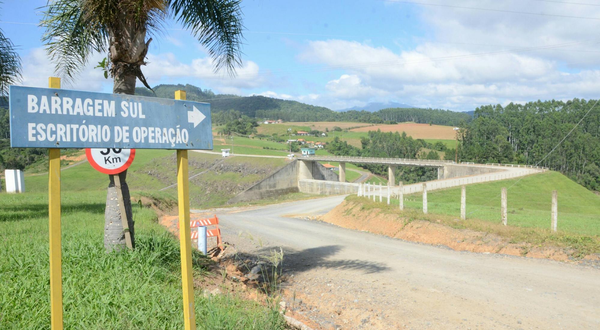 Biólogo afirma que acúmulo de água parada na Barragem Sul compromete o ecossistema