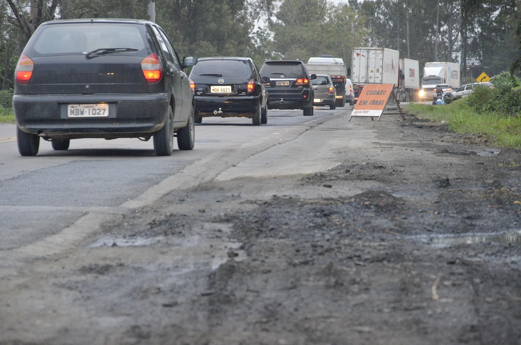 BR-470 recebe operação tapa-buracos no Alto Vale 