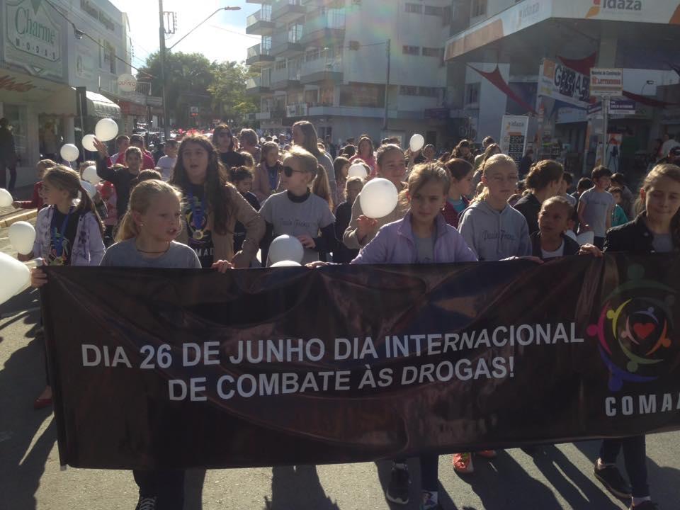 Caminhada alusiva ao Dia Internacional de Combate às Drogas é realizada em Ituporanga