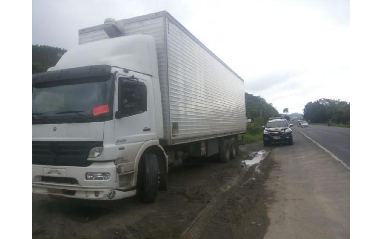 Caminhoneiro é assaltado no Paraná e liberado na BR-470 em Agronômica 