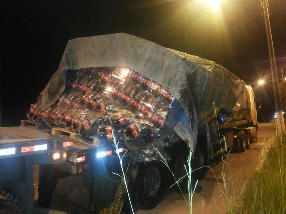 Carga de caminhão solta na BR 470, em Rio do Sul