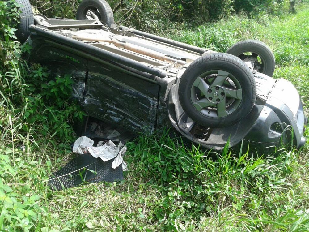 Carreta colide frontalmente em caminhonete na BR-470 em Agronômica  