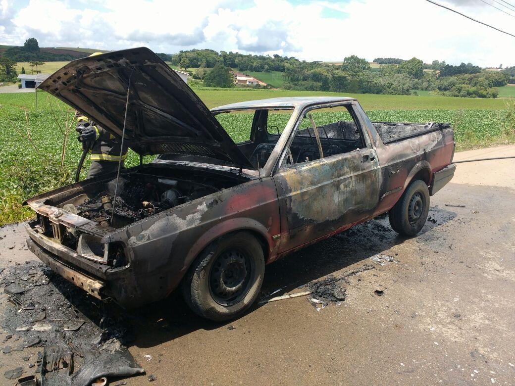 Carro pega fogo em Ituporanga