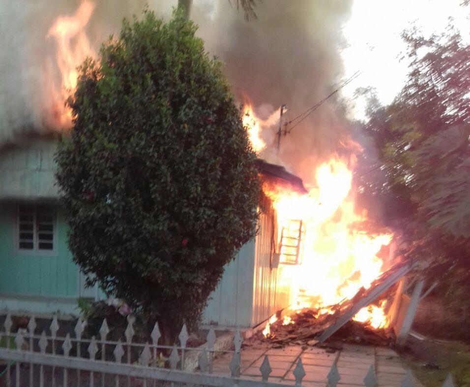 Casa é destruída pelo fogo em Ituporanga 