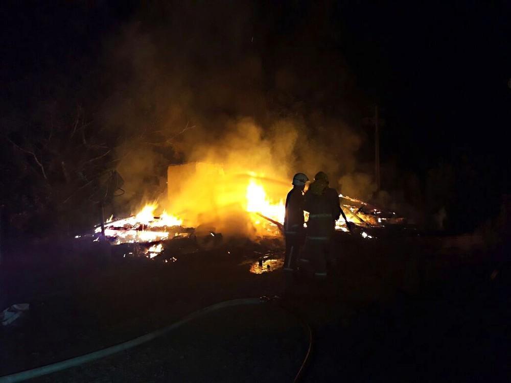 Casa pega fogo em Presidente Getúlio e homem morre em incêndio causado por vela acesa para rezar