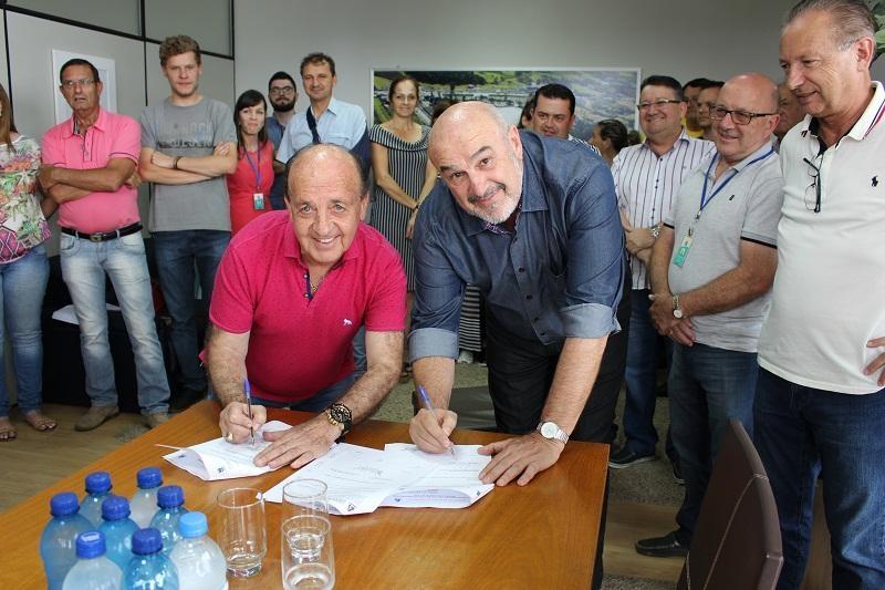 Casan firma contrato de investimentos em Ituporanga 