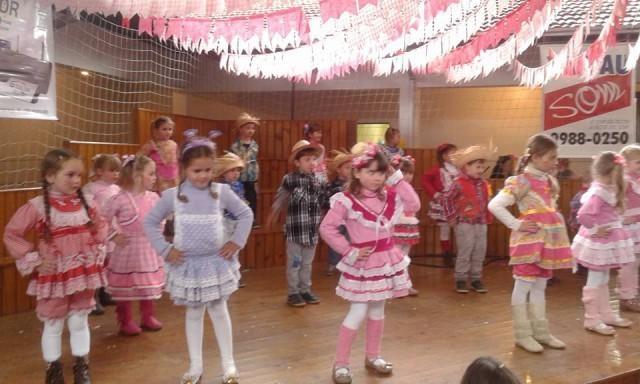 CEI Luciane Haverroth promove mais uma edição da Festa Junina 