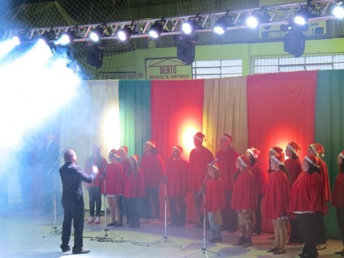 Centenas de pessoas prestigiam abertura do Natal em Atalanta