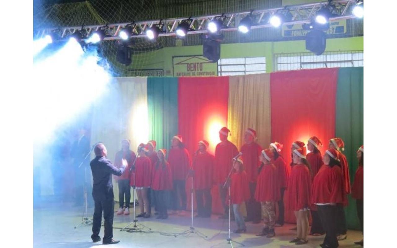 Centenas de pessoas prestigiam abertura do Natal em Atalanta