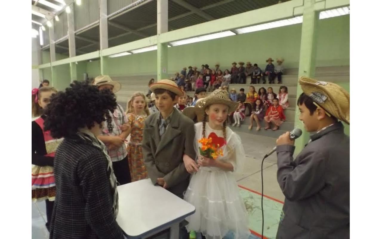 Centro Educacional Criança Esperança realiza gincana junina em Petrolândia  