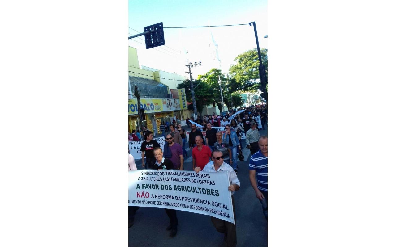Cerca de 350 pessoas participaram de ato da Greve Geral em Rio do Sul