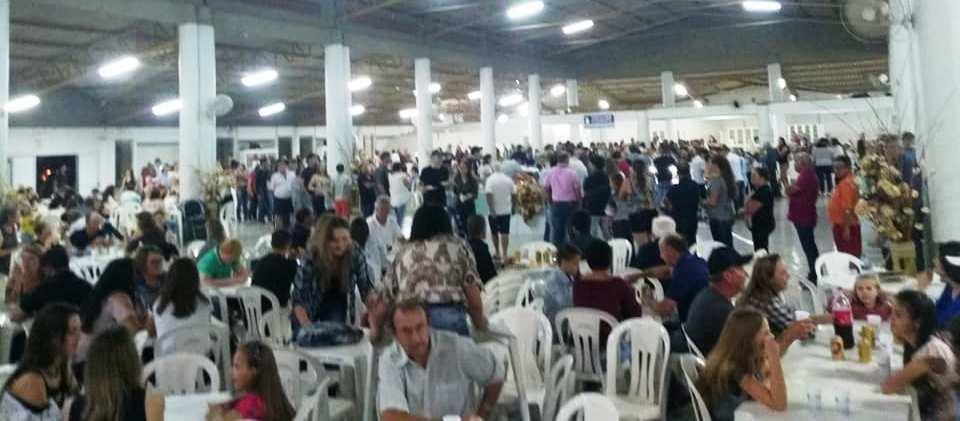 Cerca de R$ 34 mil são repassados a APAE de Imbuia com jantar a base de milho