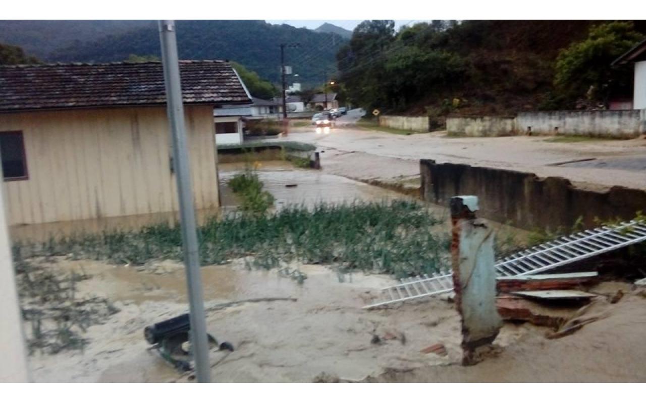 Chuvas causam estragos nas cidades da Região e levam prejuízos para a agricultura