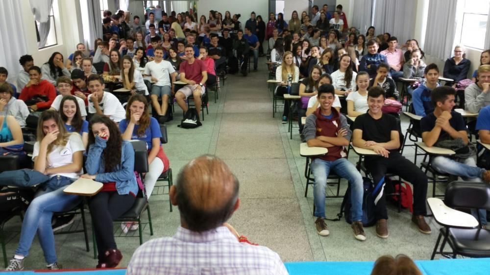 Colégio Roberto Moritz apresenta bibliografias do Projeto “Gente que Escreveu a História de Ituporanga”