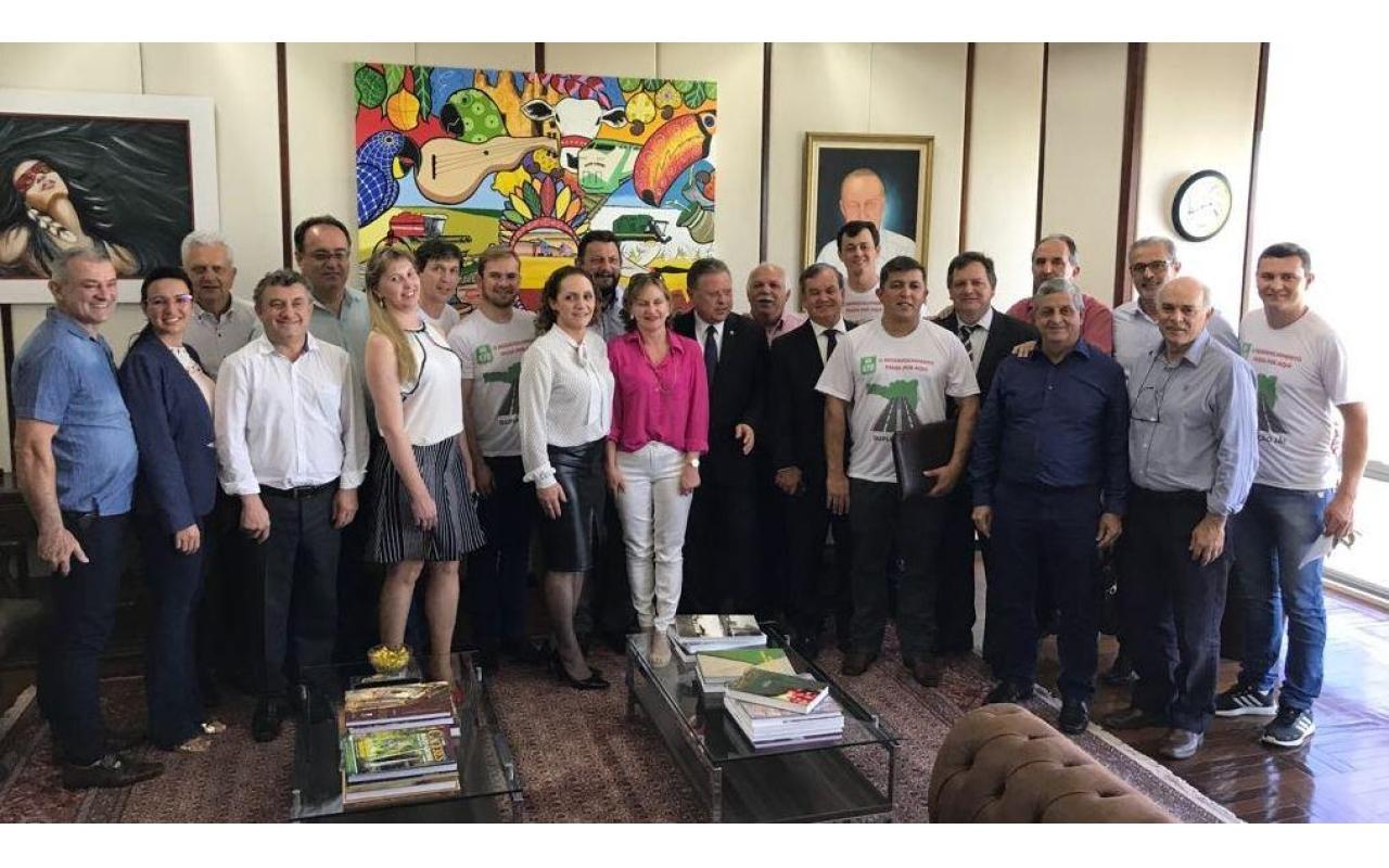 Comitiva de prefeitos da região esteve reunida com o Ministro da Agricultura para solicitar apoio na adesão da cebola na lista LETEC