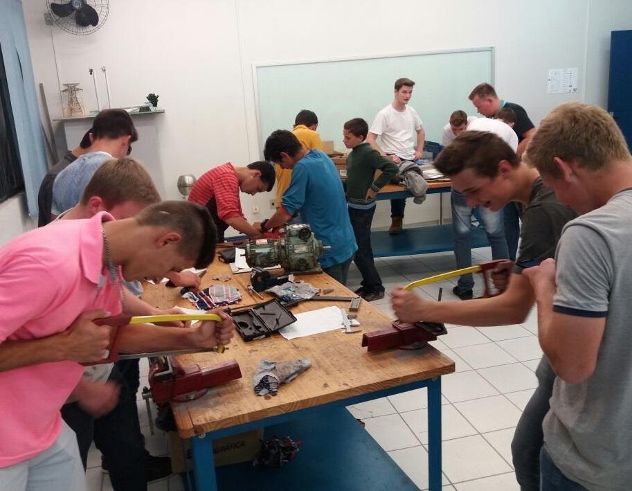 Curso de eletromecânica é ministrado a 45 alunos em Petrolândia 