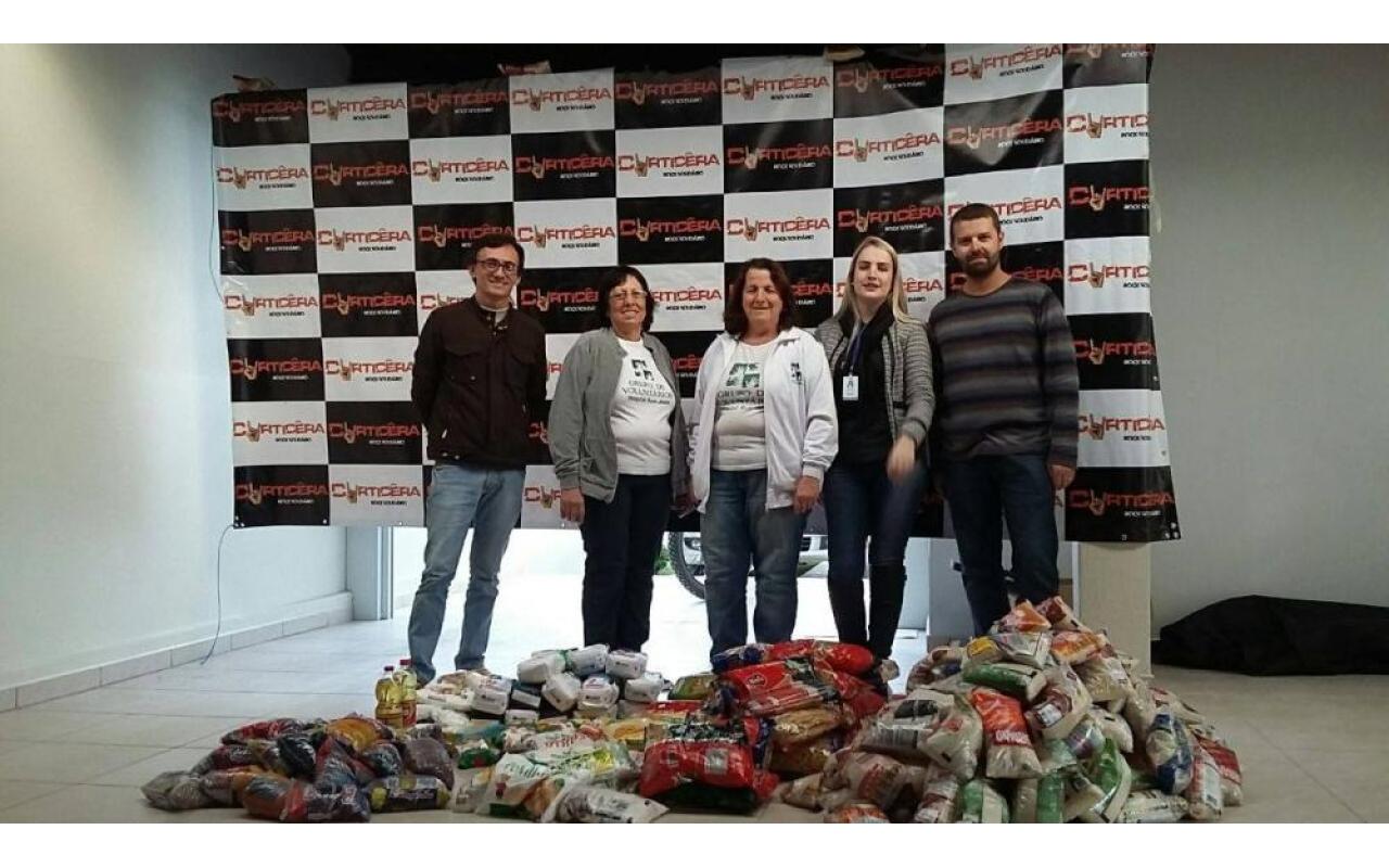 Curticeira Rock Solidário repassa recursos e alimentos para instituições de Ituporanga