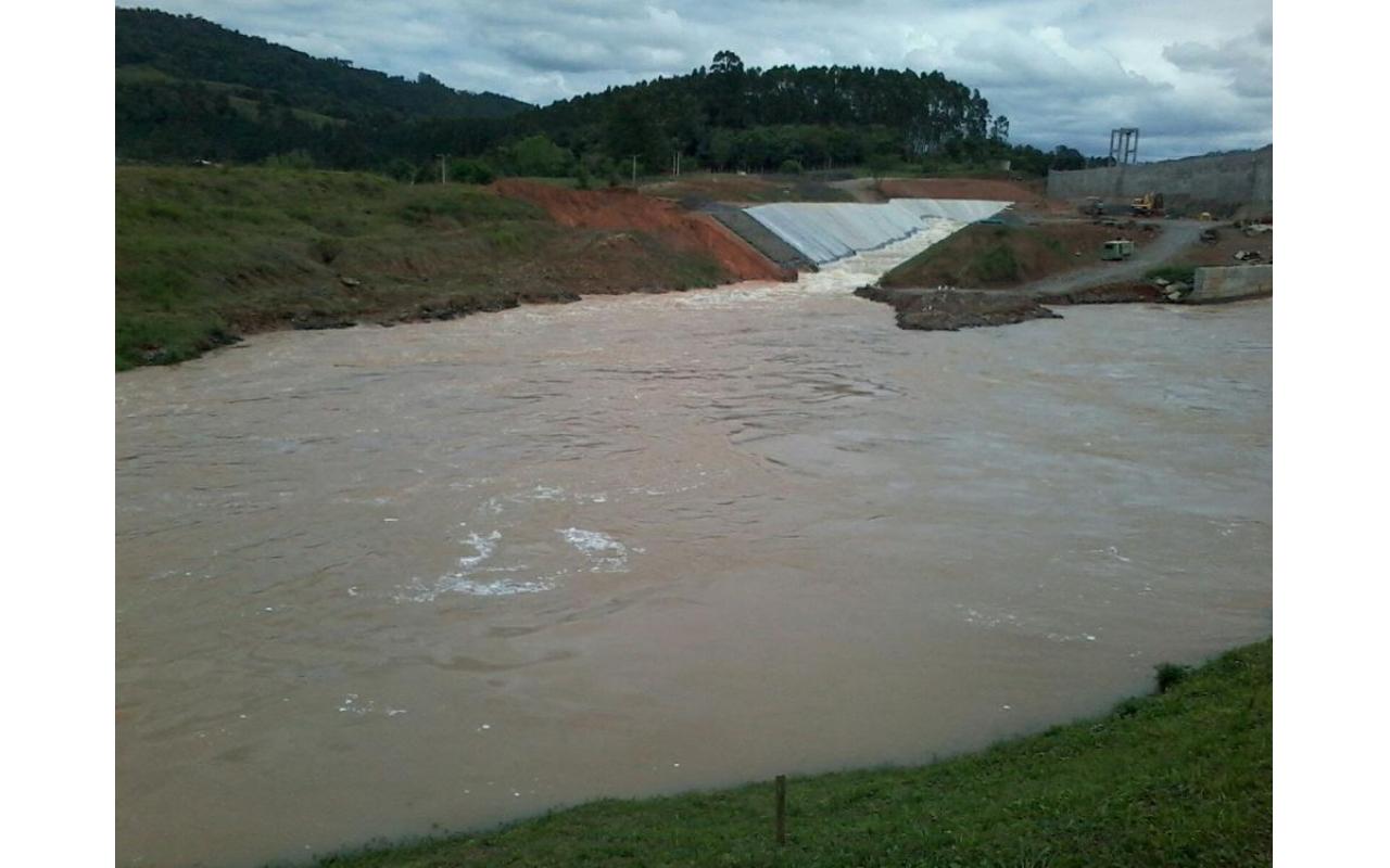 Defesa Civil faz teste em canal extravasor da barragem de Taió 