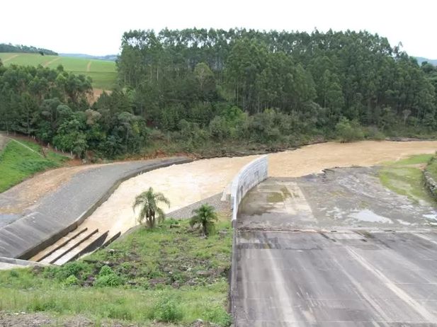 Defesa Civil inicia operação em barragens de SC para receber chuvas 