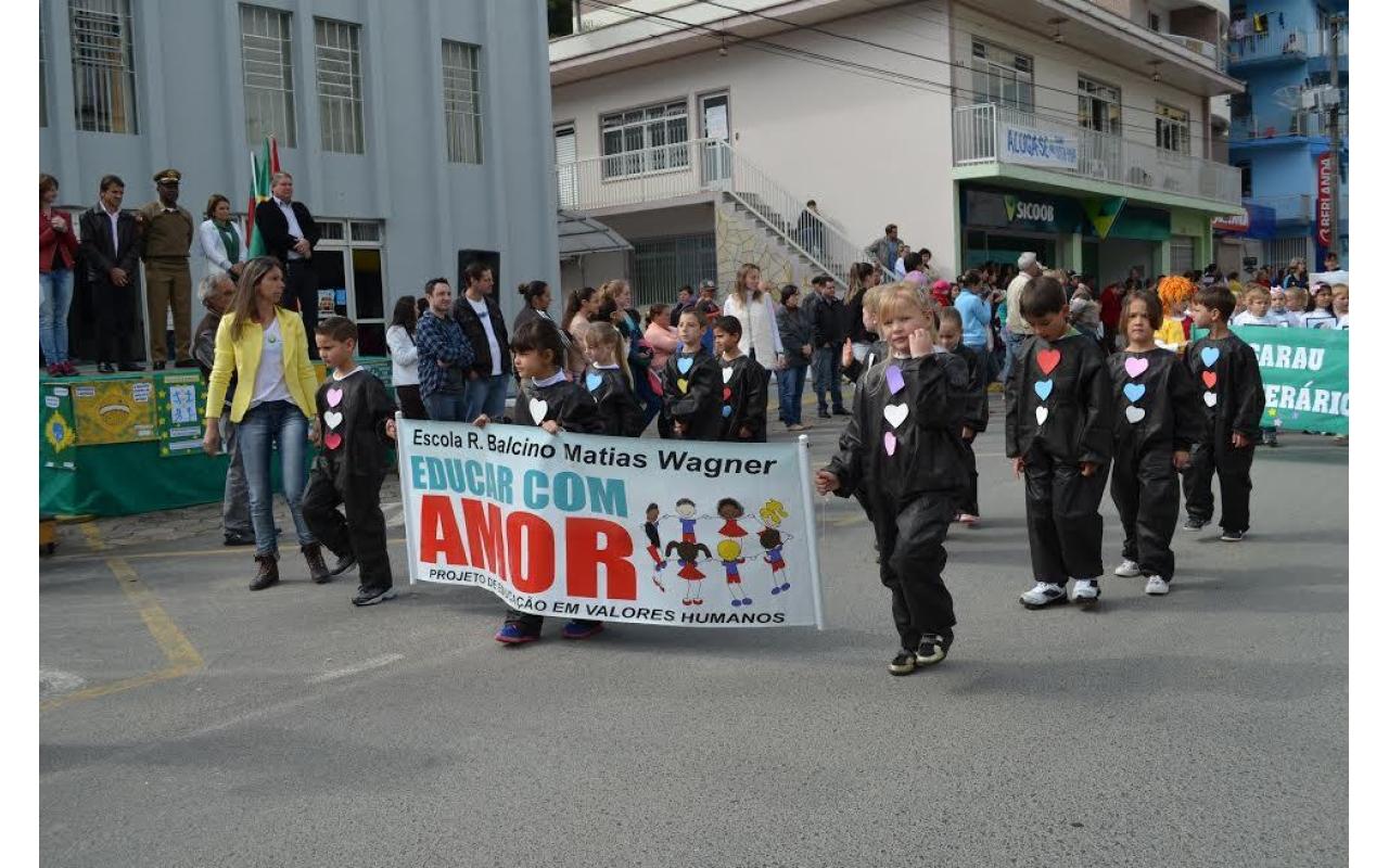 Desfile Cívico marca o Dia da Independência em Alfredo Wagner