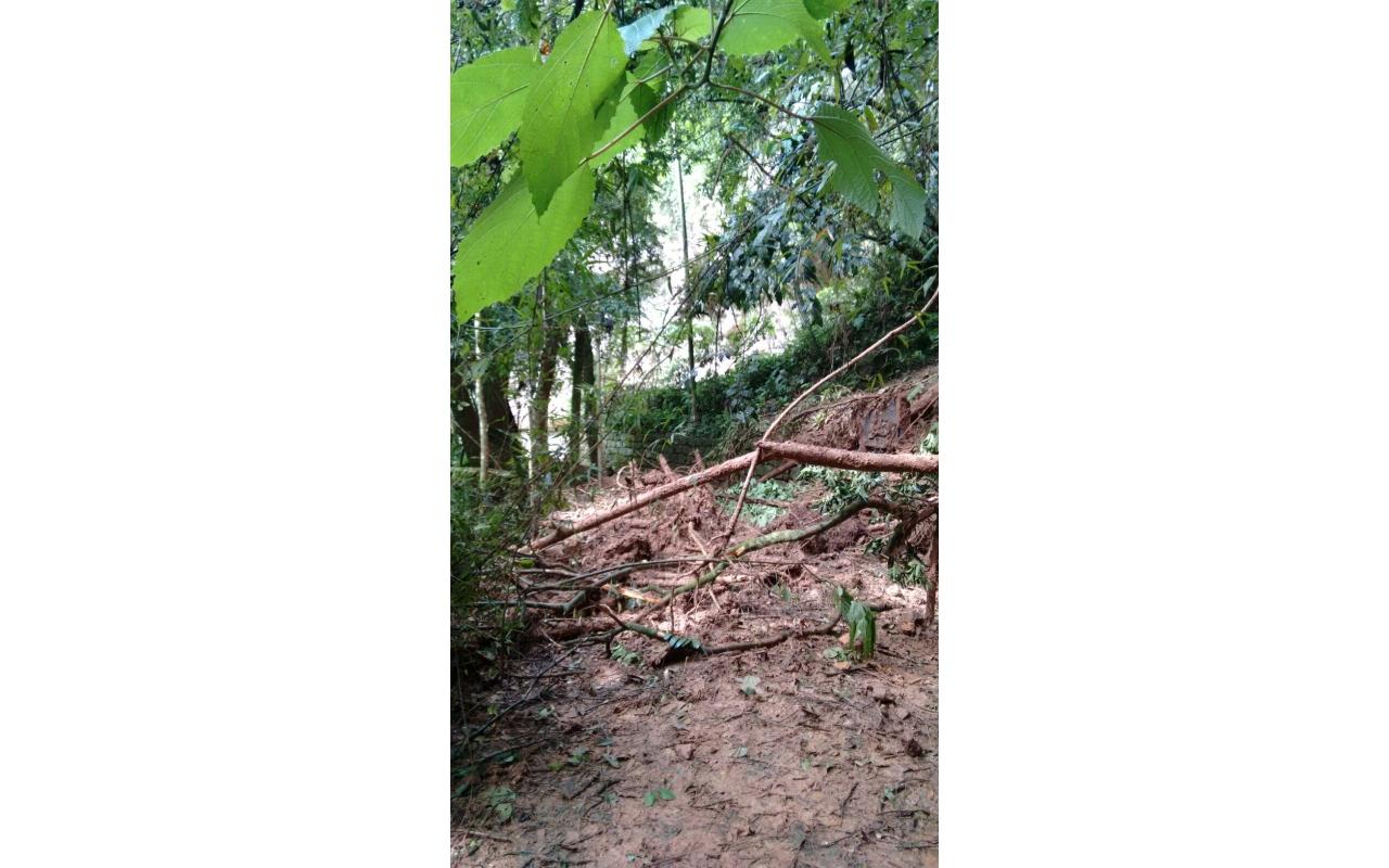 Deslizamento de terra interdita Gruta em Ituporanga 