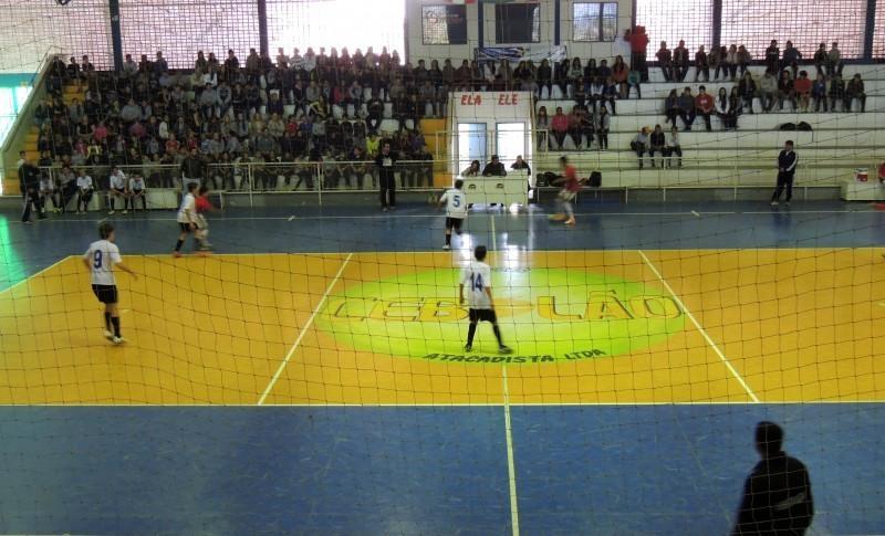 Domingo a bola rola nas finais do Integração de Futsal em Ituporanga