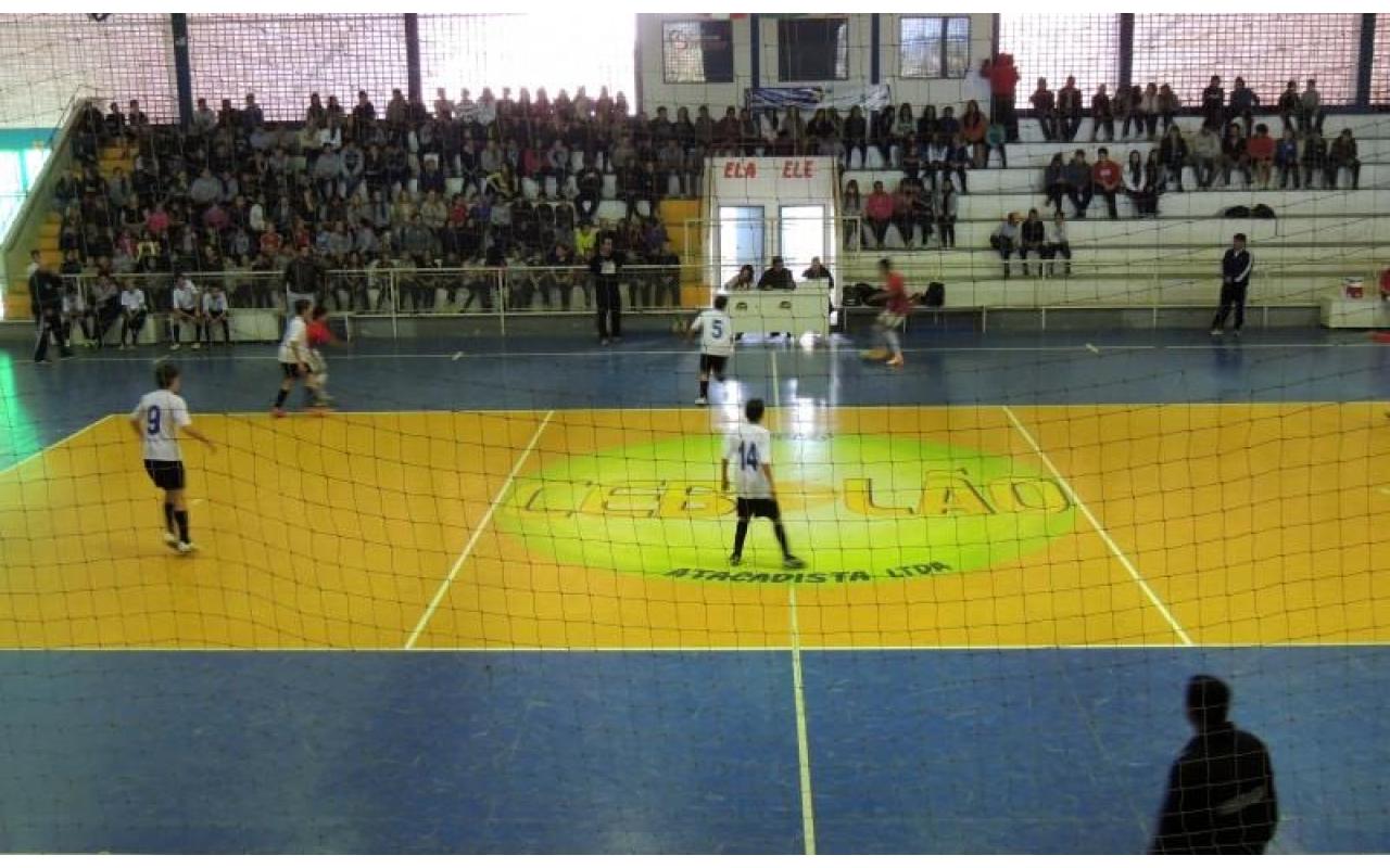 Domingo a bola rola nas finais do Integração de Futsal em Ituporanga